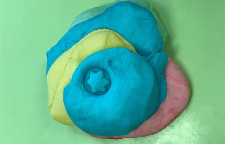 【未就園児教室】小麦粉粘土をつくろう！