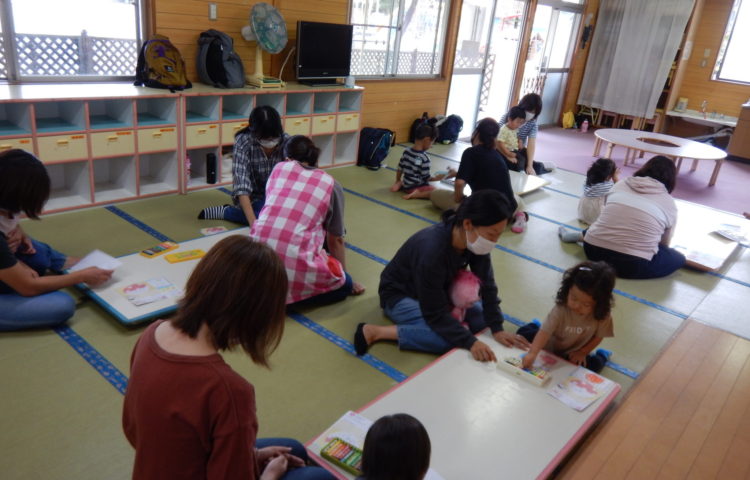 未就園児：クレヨン遊びをしたよ！