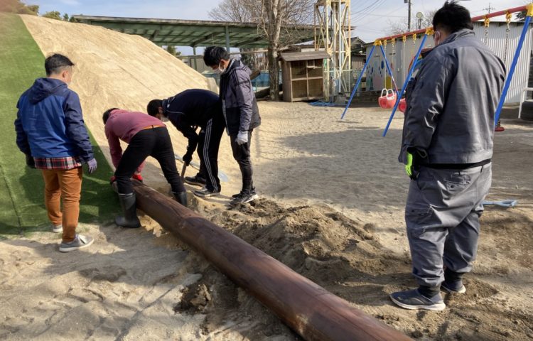 【砂場の囲い完成】