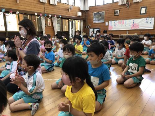 【おまいりと外遊び】