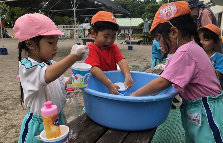 【不安定な天気でも元気な子どもたち！！】