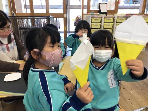 【四角い折り紙から・・・】