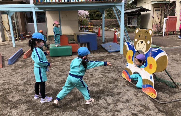 【園庭で楽しく🌸】