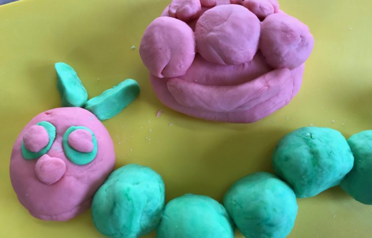 【未就園児教室】小麦粉粘土で遊ぼう！