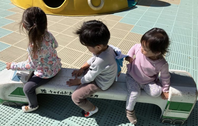中庭で遊んだよ