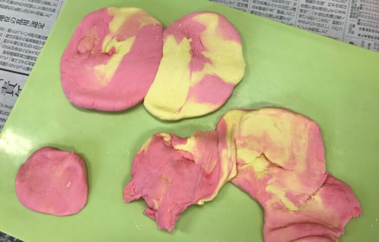 【未就園児教室】小麦粉粘土あそび