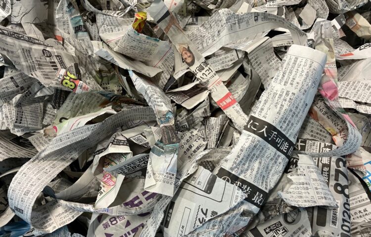 【未就園児教室】新聞紙あそび