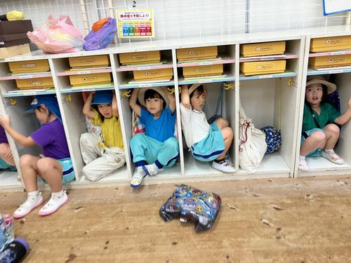 【避難訓練：地震】