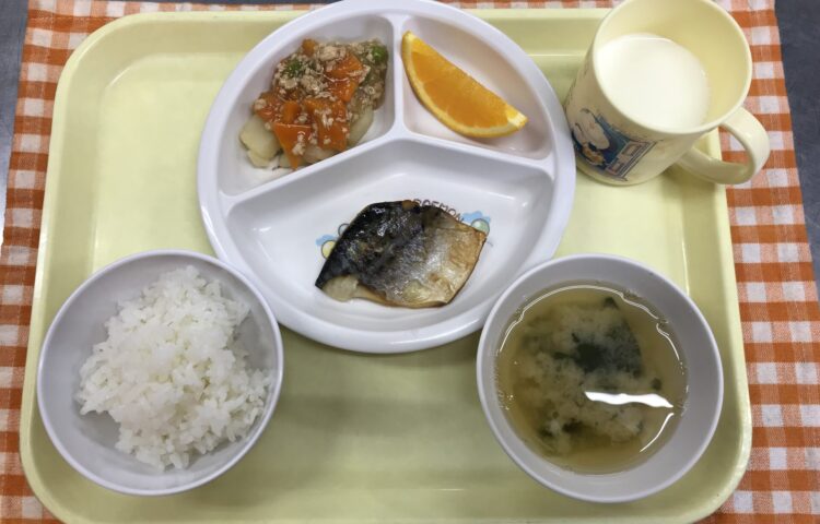 【給食紹介】*本日のじゃがいもは園で収穫したものです。